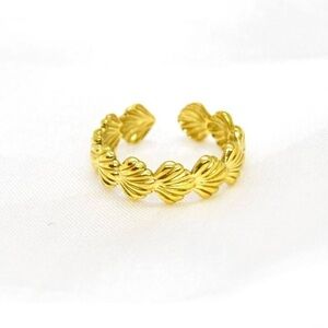 Gold Seashell Ring